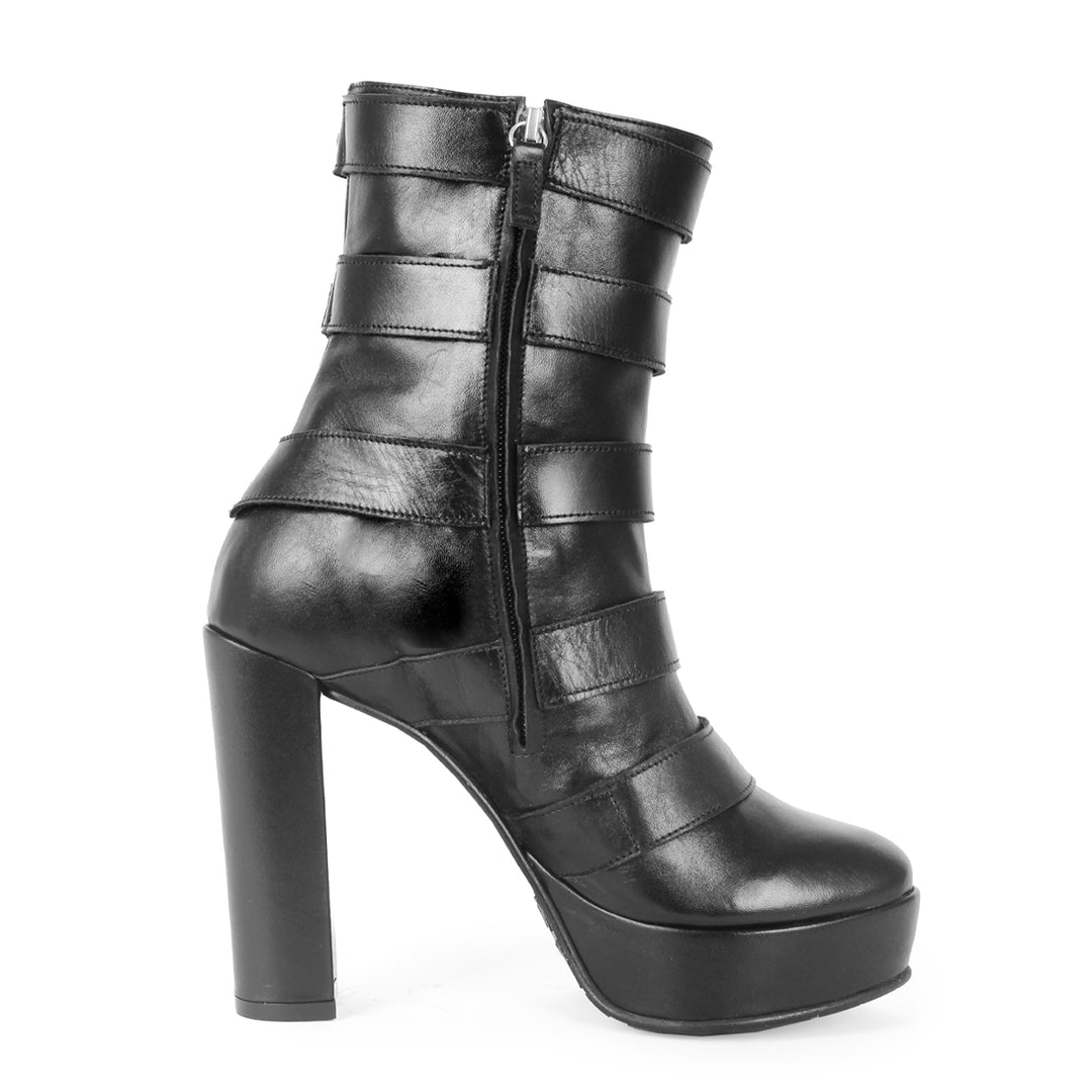 Gothic booties with platform and buckles (model 818) leather black