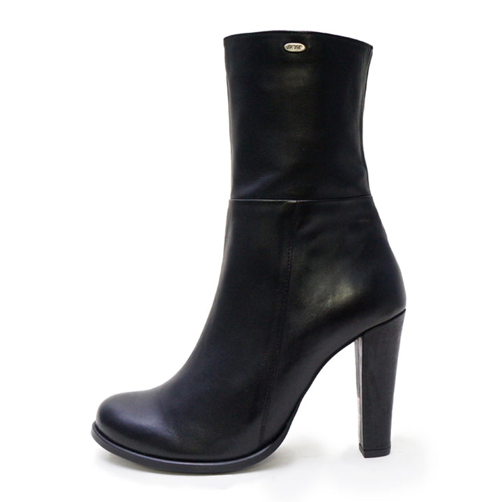 Ankle boots with wide heel (model 802) leather white