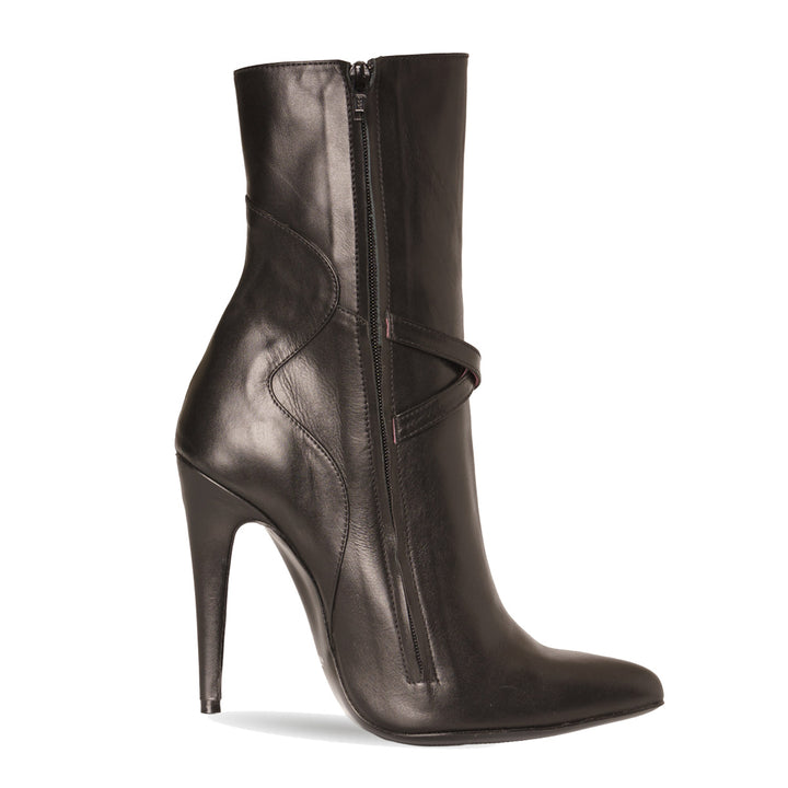 Ankle boots with straps (model 810) black leather